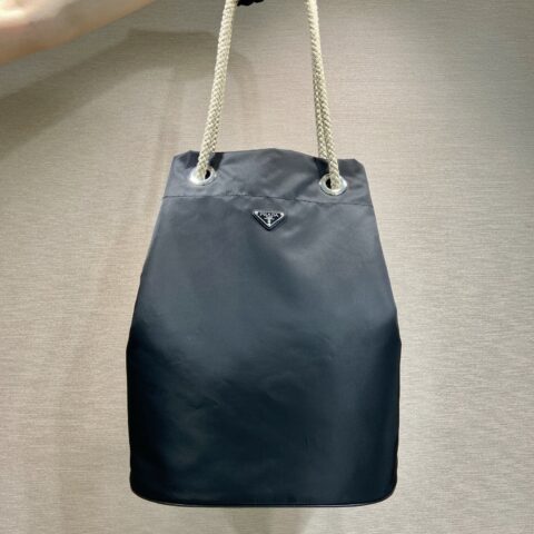 PRADA 男款水桶包🎉2VG133走秀款
