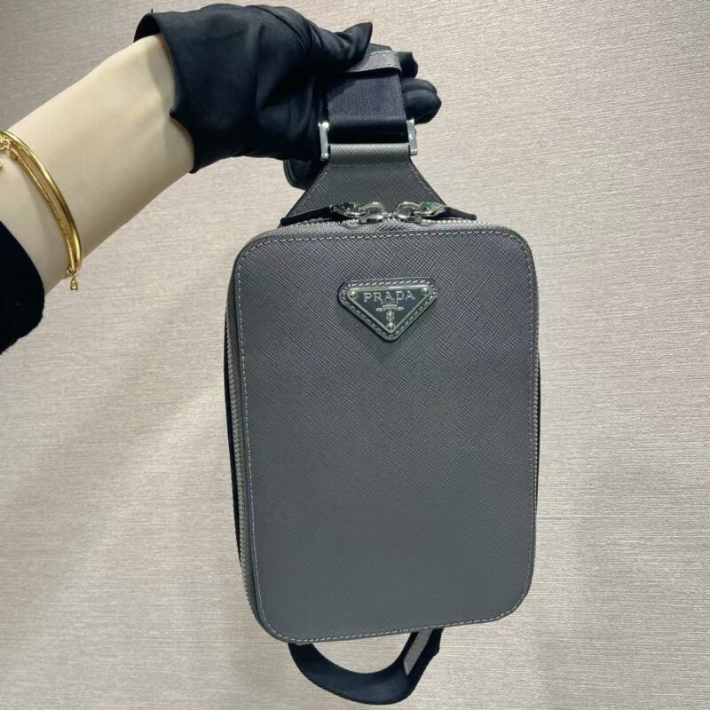 PRADA 新款胸包🎉2VZ106胸包新色