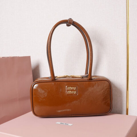 MIUMIU  新品保龄球🍒 5BB173 皱漆棕色