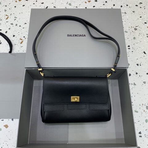 Baleciagna Belair flap 款号：833771