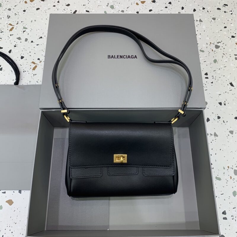 Baleciagna Belair flap 款号：833771