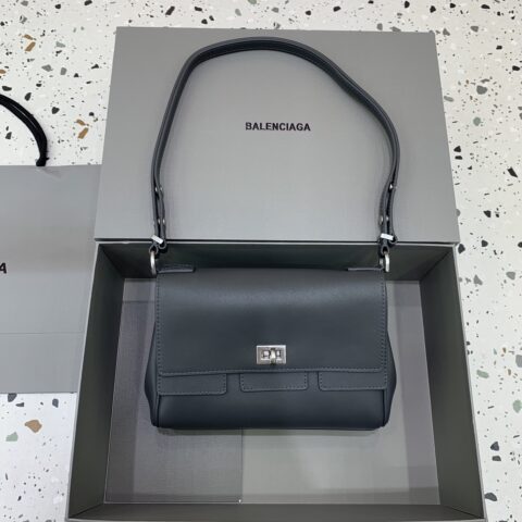 Baleciagna Belair flap 款号:833771