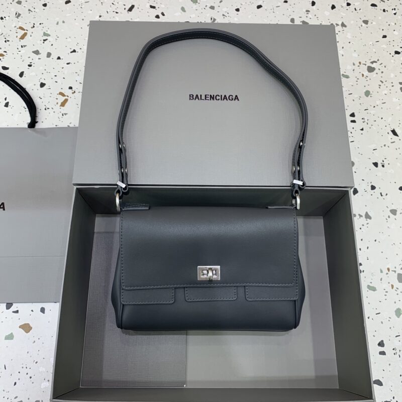 Baleciagna Belair flap 款号:833771