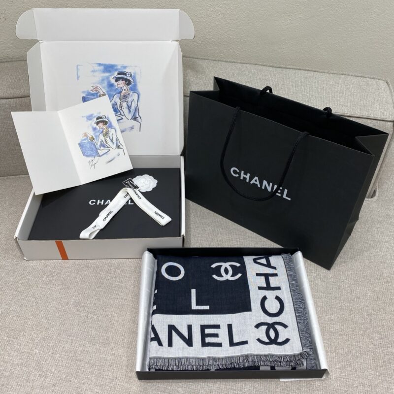 CHANEL 25S『Logo字母披肩围巾』