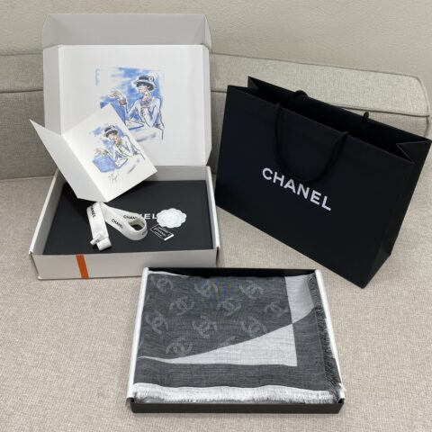 CHANEL 𝟐𝟓𝐒『大双Ｃ提花披肩』