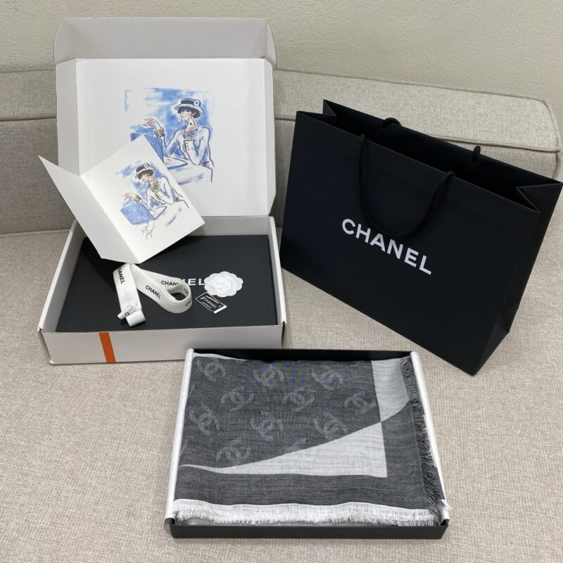 CHANEL 𝟐𝟓𝐒『大双C提花披肩』