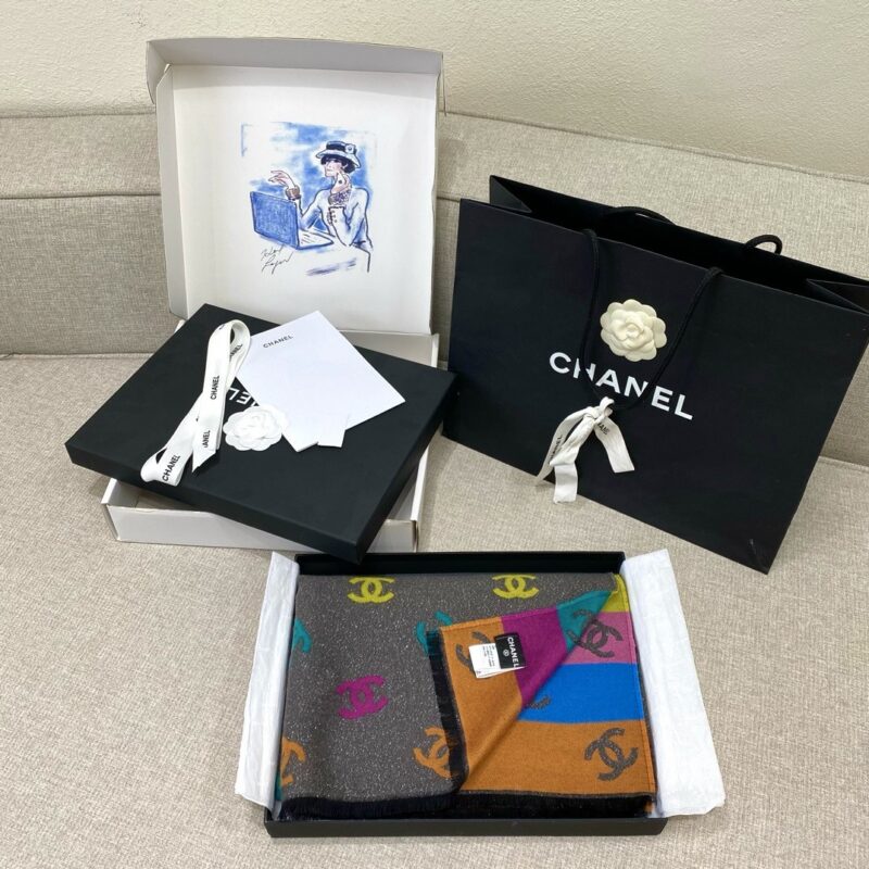 CHANEL 『彩虹亮丝围巾』双面披肩围巾