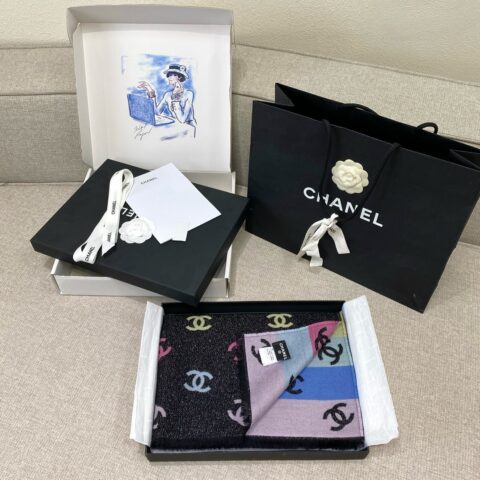 CHANEL 『彩虹亮丝围巾』双面披肩围巾