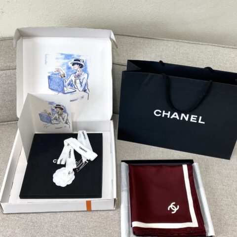 CHANEL 26c『相框方巾』