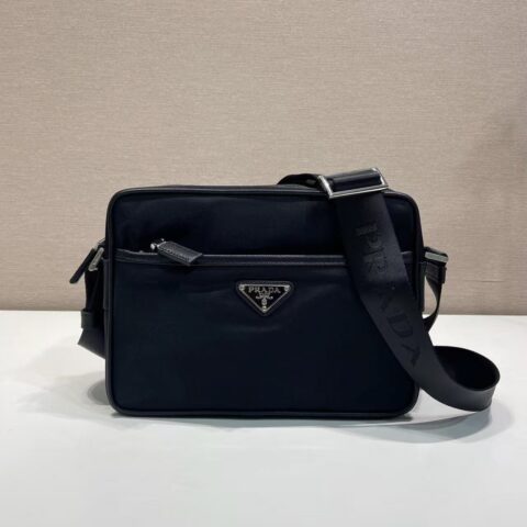 PRADA 经典新款🎉2VH048