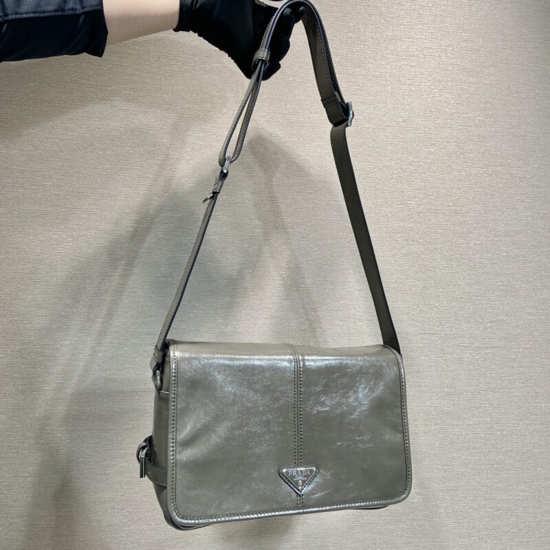 PRADA 新款油腊包🎉2VD073邮差包