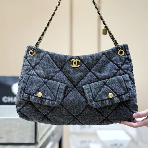 CHANEL 25K 走秀款hobo牛仔包👜 AS5740