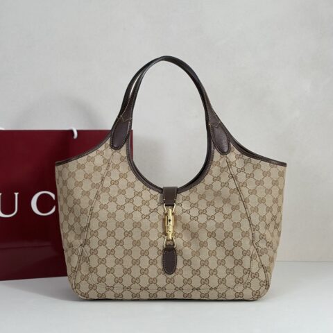 GUCCI 专柜品质，顶级原单货，实物实拍！款号866645浅杏布