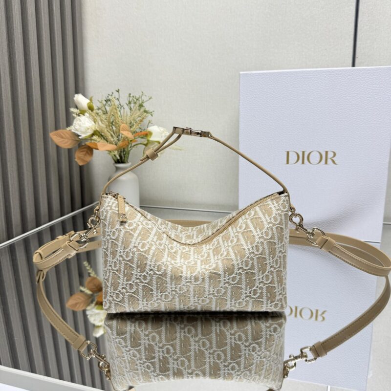 DIOR 最新自然色系列饭盒包 型号:5554