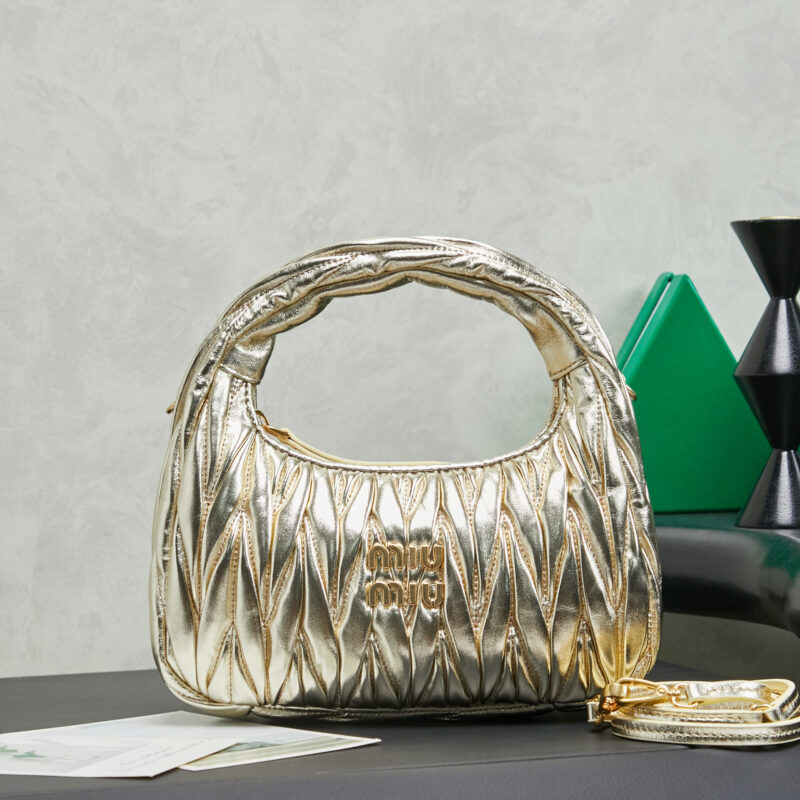 MIUMIU Wander 手袋 型号：5BC125 金色