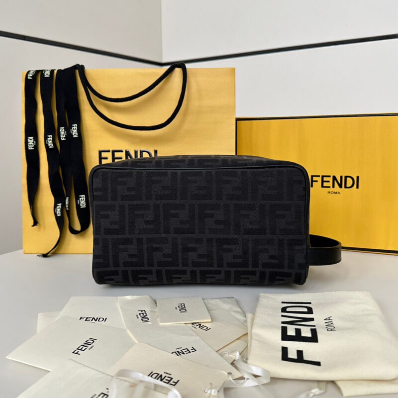 FENDI 老花手拿包/洗漱包 款号 8707L克