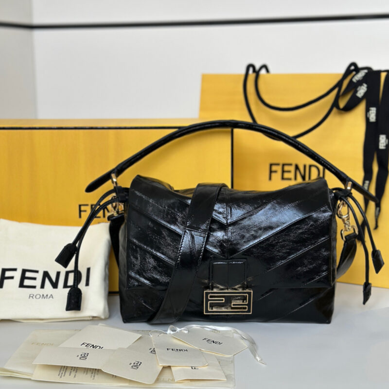 FENDI 全新 Mamma Baguette 款号 8677BM