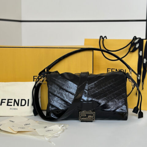 FENDI 全新 Mamma Baguette 款号 8677AL