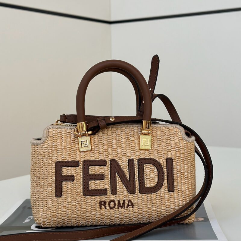 FENDI By the way 迷你Boston 款号8570H杏黄