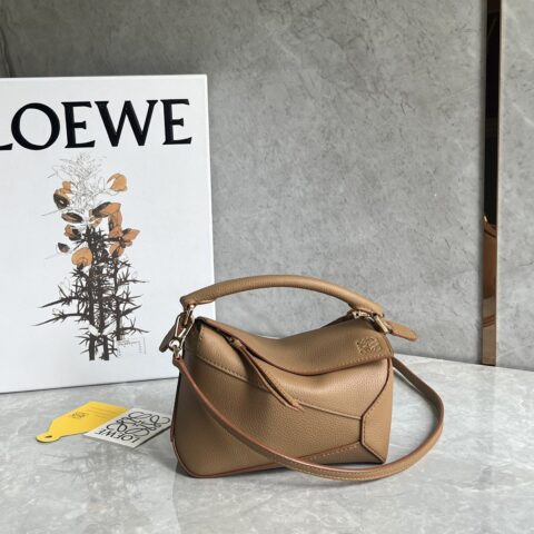 LOEWE puzzle 0680