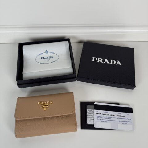 PRADA P家➡️女士十字纹短夹，原单品质，型号1MH025