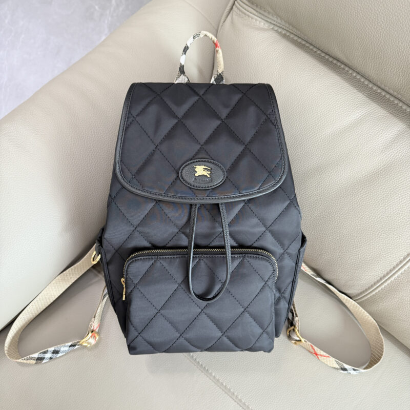 Burberry B家最新Horseshoe 双肩包 型号3961