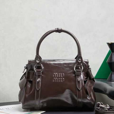 MIUMIU 新品机车包手袋，型号5BA327 石楠木