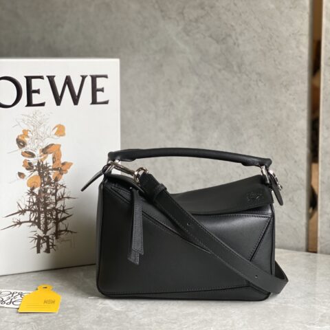 LOEWE puzzle本色压印 经典黑 0189