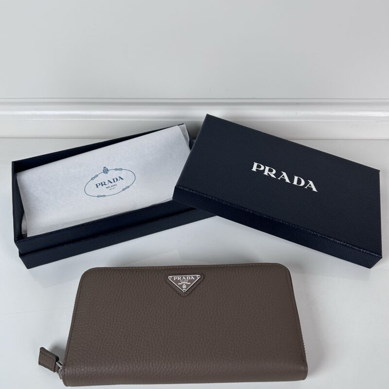 PRADA P家➡️男士十字纹皮夹，灰色鹿皮，型号2M1317