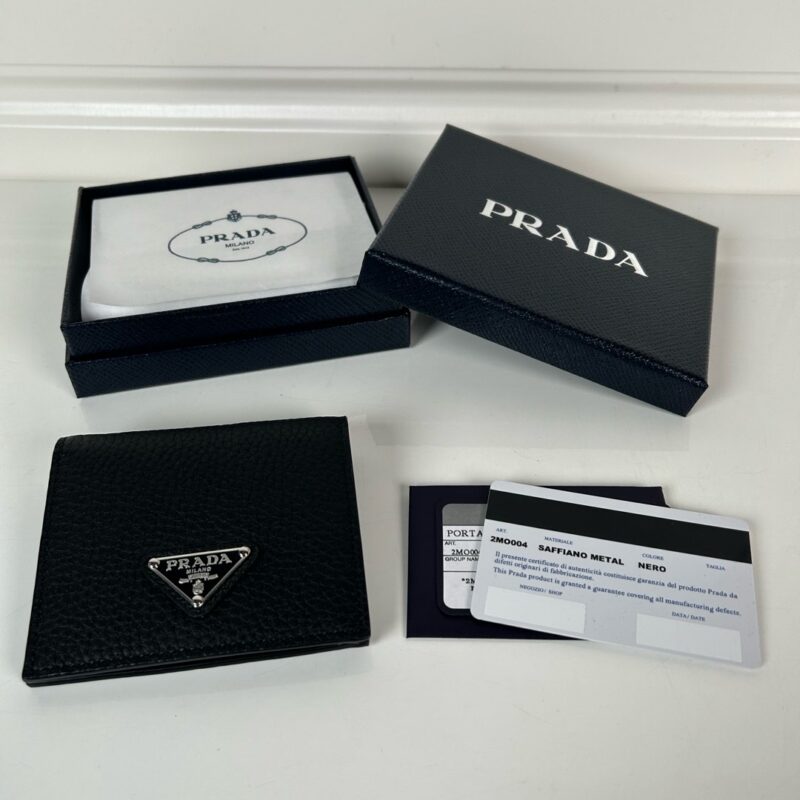 PRADA P家➡️男女通用短款钱包，（升级版）型号2MO004