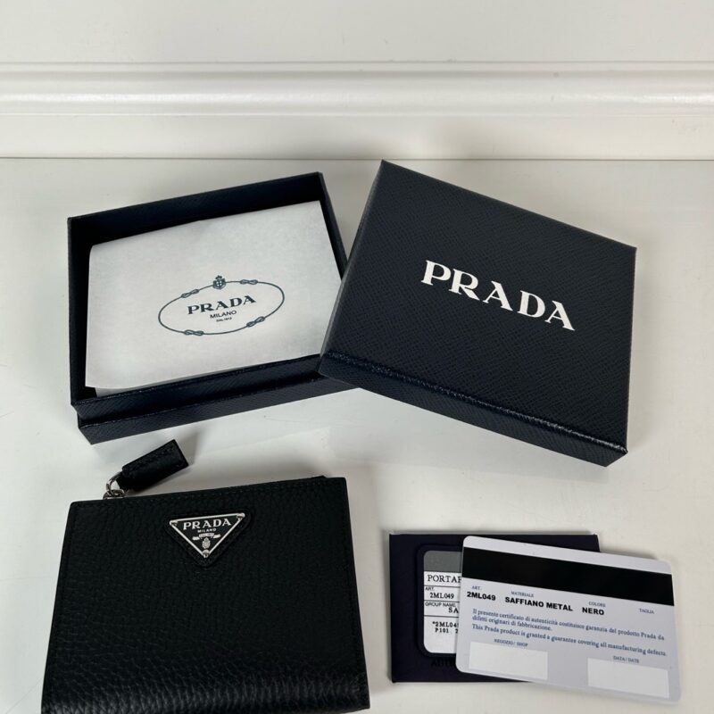 PRADA P家➡️男女通用短款钱包，型号2ML049,黑色