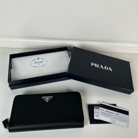 PRADA P家➡️男士十字纹皮夹，黑色鹿皮，型号2M1317