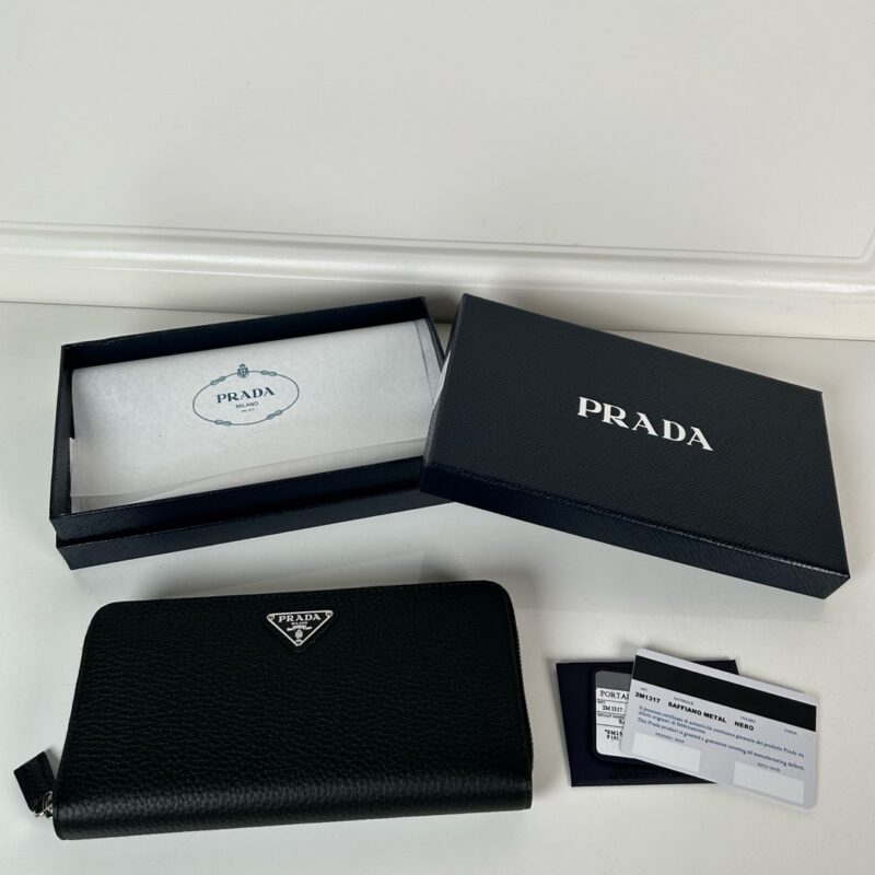 PRADA P家➡️男士十字纹皮夹，黑色鹿皮，型号2M1317