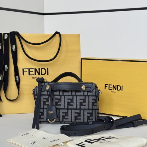 FENDI 新品波士顿手提包 款号:8665Cs宝蓝