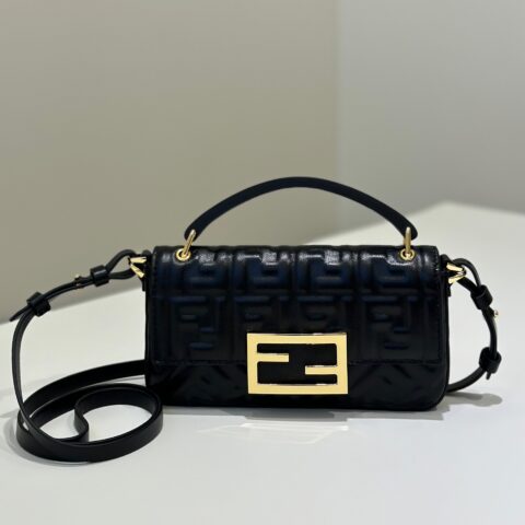 FENDI Baguette 法棍手机包 款号8620C