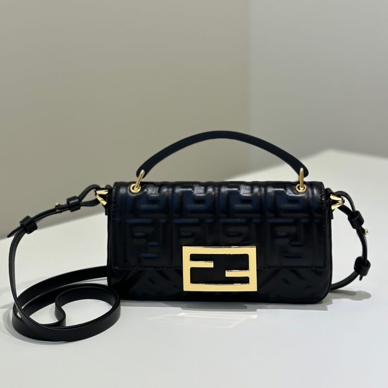 FENDI Baguette 法棍手机包 款号8620C