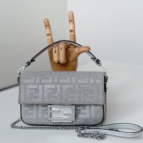 FENDI 标志性迷你BAGUETTE手袋 款号8632 S