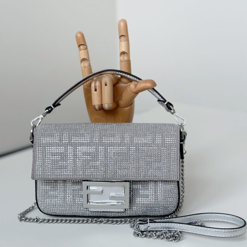 FENDI 标志性迷你BAGUETTE手袋 款号8632 S
