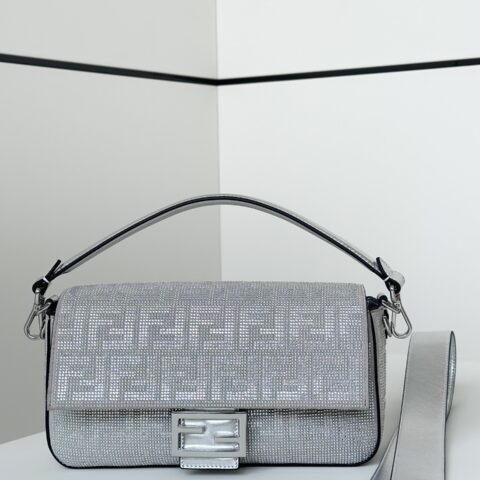 FENDI 标志性中号BAGUETTE手袋 款号8632 L