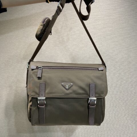 PRADA 升级版邮差包🎉🎉1BD953B环保标
