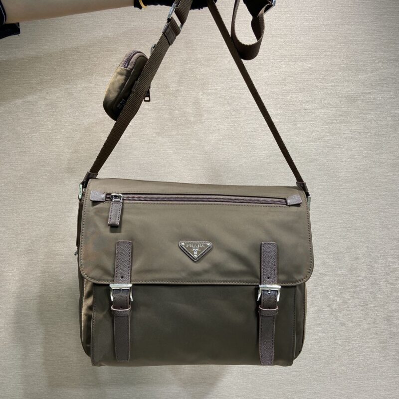 PRADA 升级版邮差包🎉🎉1BD953B环保标