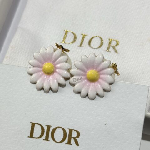 ❗️新品❗️  ☀️新款☑️ 迪奥Dior 粉色小雏菊蜜蜂🐝珍珠耳钉耳环 ☀️