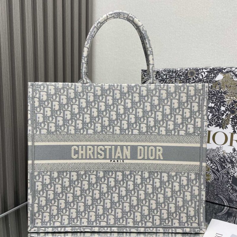 DIOR 𝗕𝗼𝗼𝗸 𝘁𝗼𝘁𝗲 购物袋 经典老花灰大号