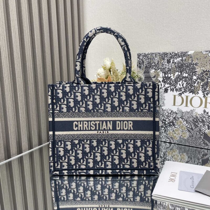 DIOR 𝗕𝗼𝗼𝗸 𝘁𝗼𝘁𝗲 购物袋 经典老花蓝小号