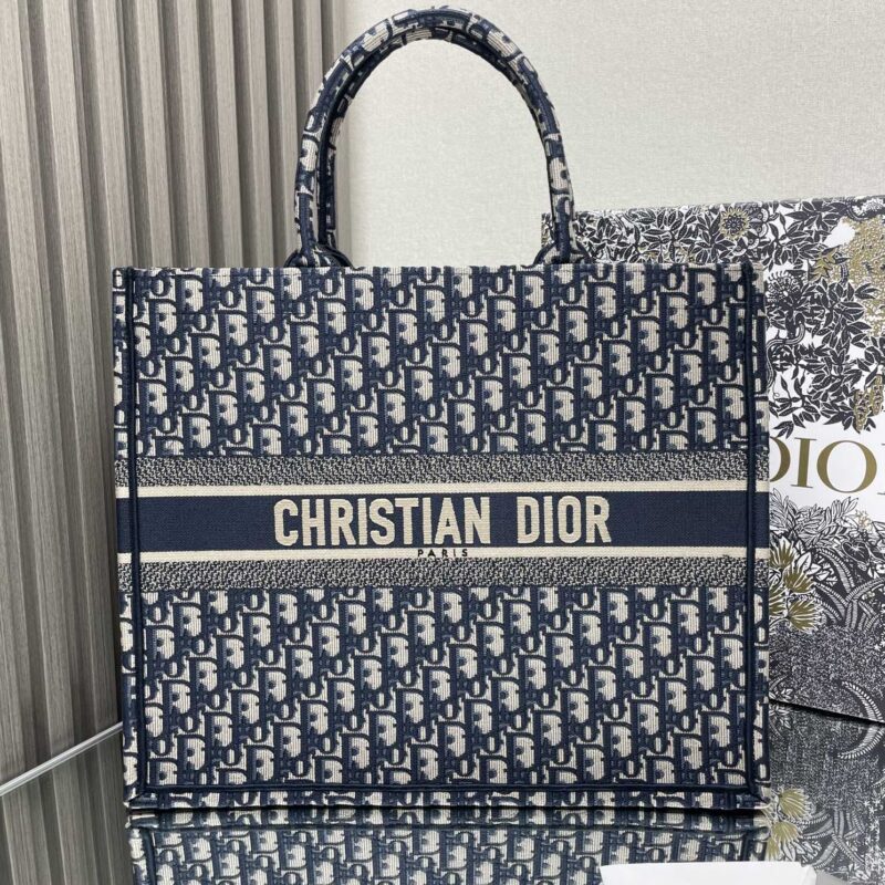 DIOR 𝗕𝗼𝗼𝗸 𝘁𝗼𝘁𝗲 购物袋 经典老花蓝，大号