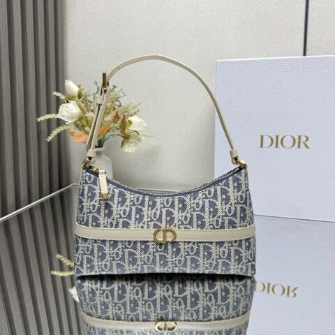 DIOR 30 Montaigne 迷你单肩水饺包 型号：2381