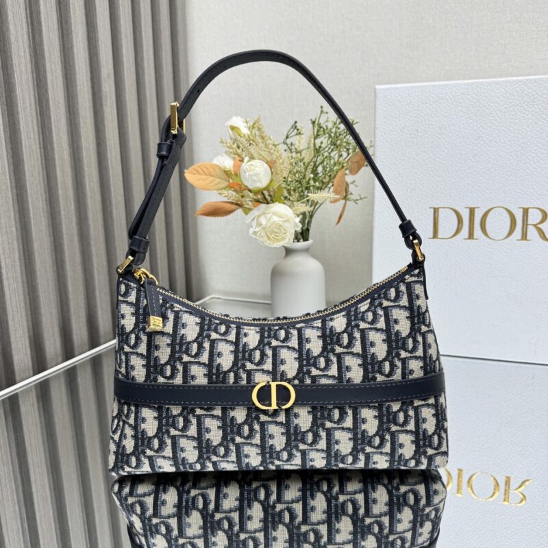 DIOR 30 Montaigne 迷你单肩水饺包 型号:2381