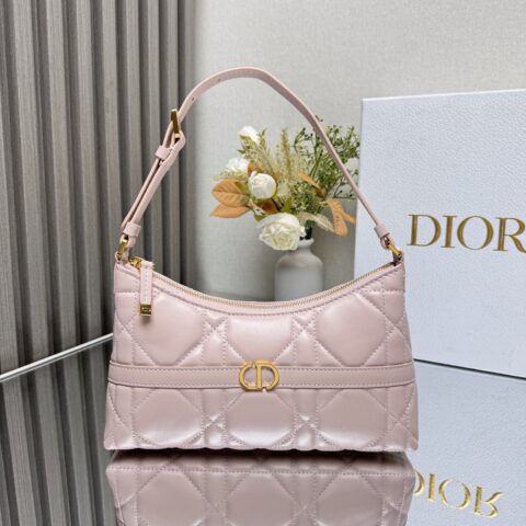 DIOR  Miss Caro 迷你单肩水饺包 粉色羊皮革超大藤格纹 型号：5232