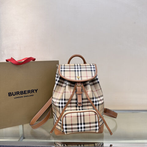 Burberry B家新款双肩包 型号9981
