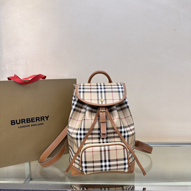 Burberry B家新款双肩包 型号9981